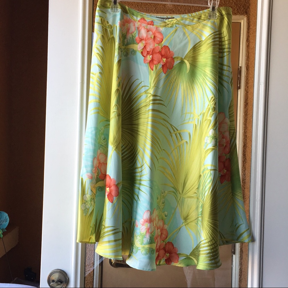 Beautiful NEW Tommy Bahama silk skirt.
